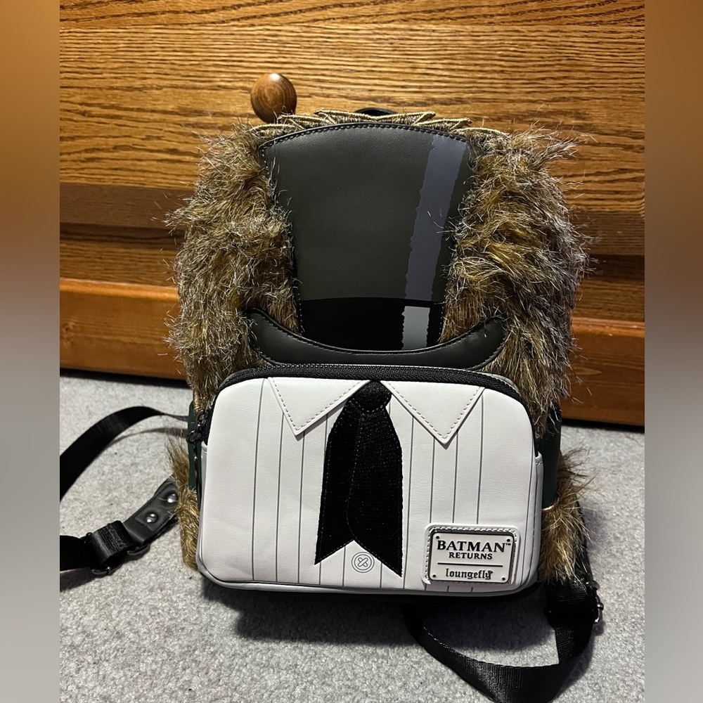 NWT BATMAN RETURNS LIMITED EDITION LOUNGEFLY